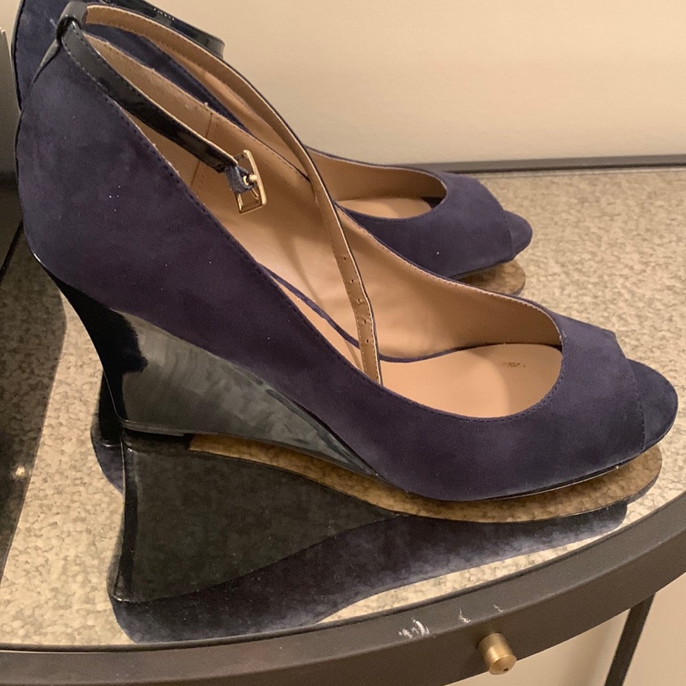Ann Taylor Midnight Navy Peep Toe Wedge With Ankle Straps Size 10
